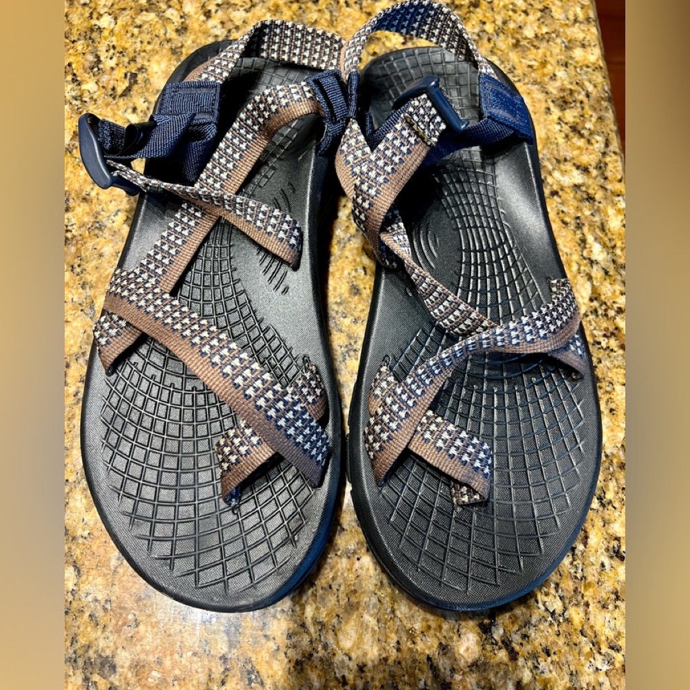 CHACO MENS SIZE 10